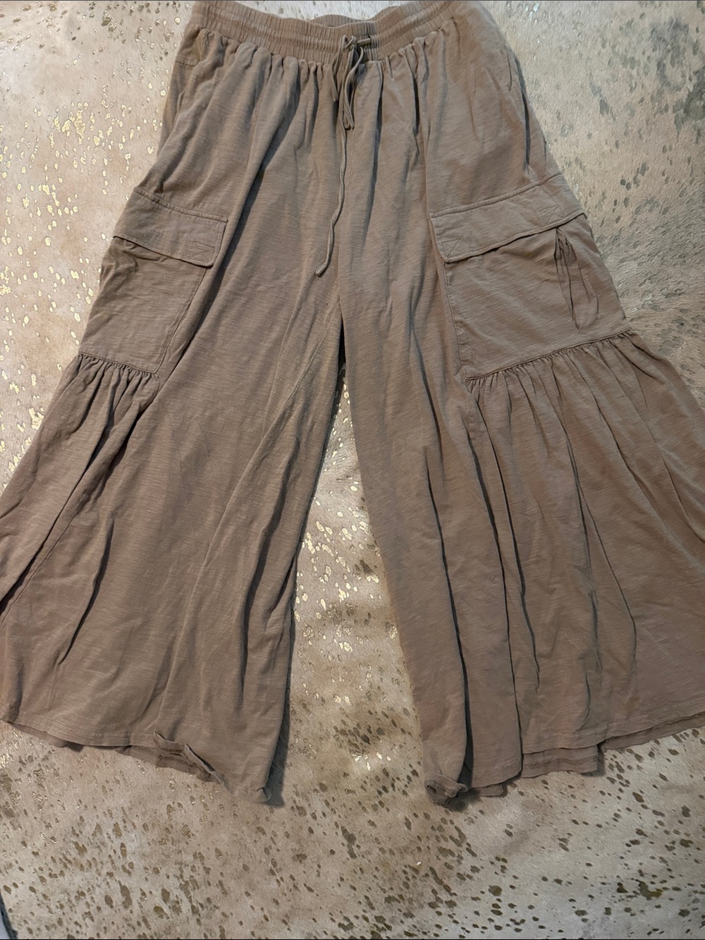 Oil & Hail Women's Wide-Leg Tiered Cargo Pants — Taupe